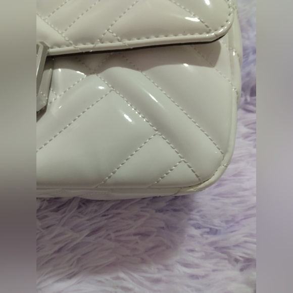 Host Pick✨Micheal Kors Peyton MED shoulder flap optic white bag NewW/Defects - Picture 11 of 17